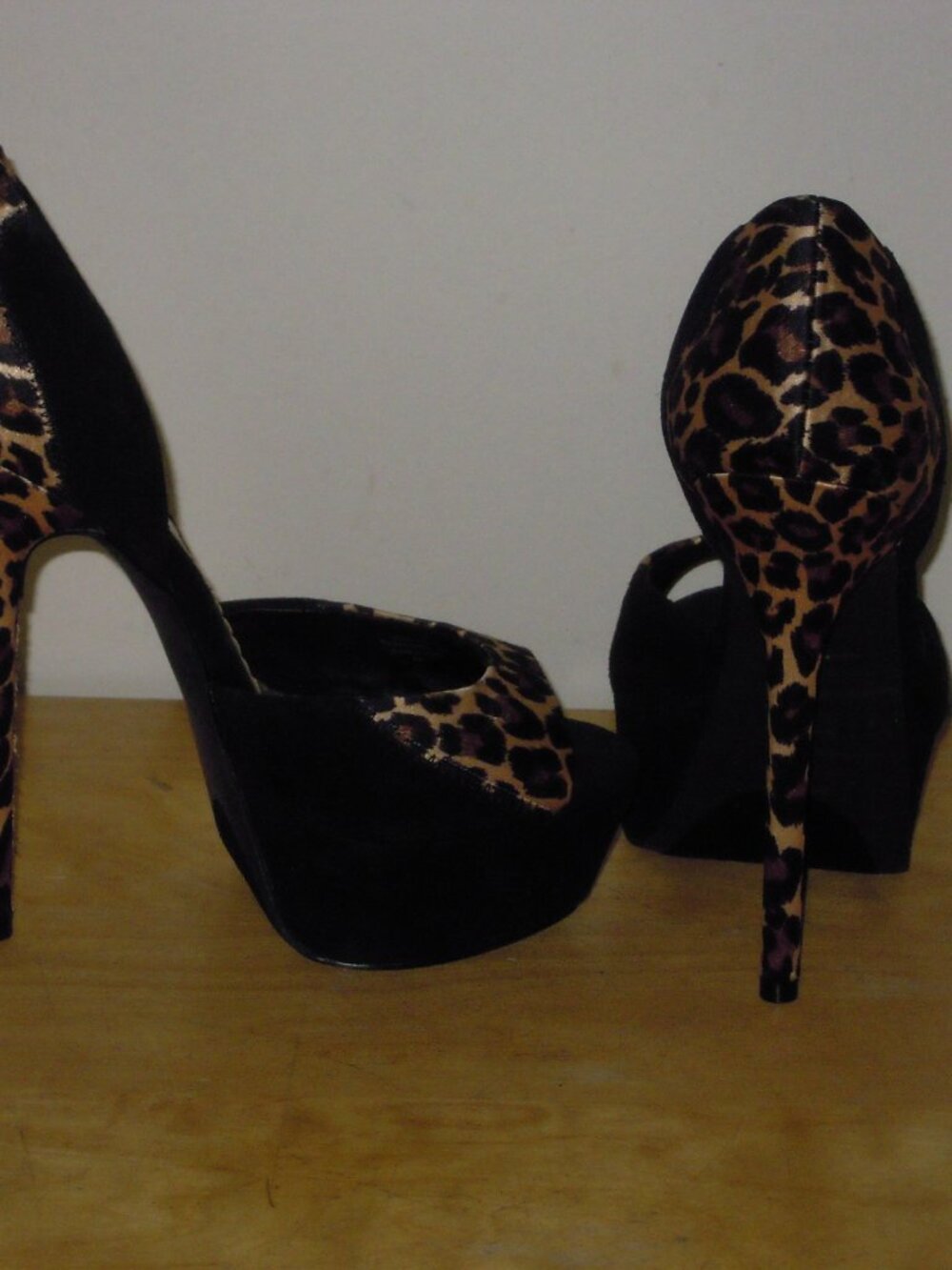 BEBE Size 7 M Leopard Animal Print 6" Stiletto High Heel Shoes Peep Toe - Picture 7 of 7